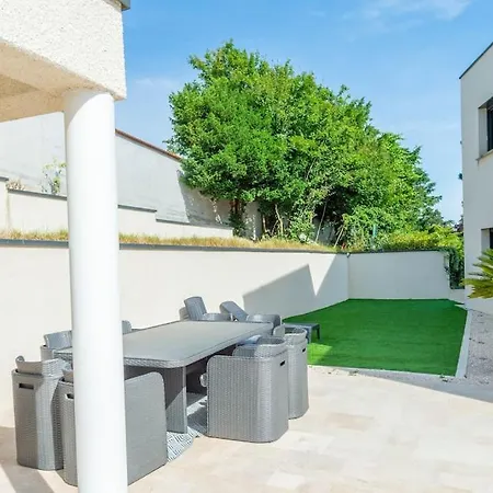 Luxe Piscine Vue *