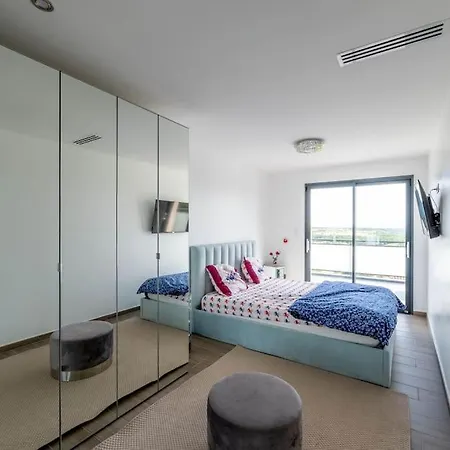 Luxe Piscine Vue