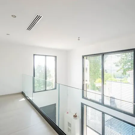 Luxe Piscine Vue * 格勒内