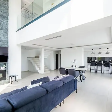 Luxe Piscine Vue غريناي