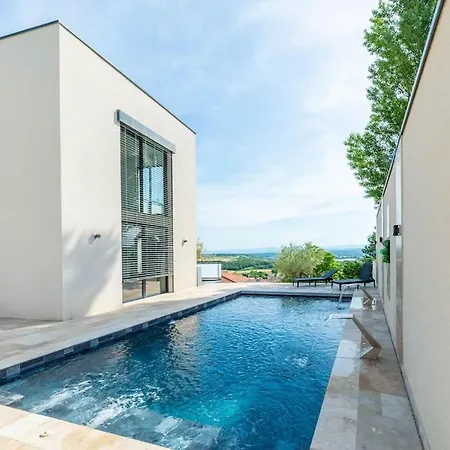 Luxe Piscine Vue * 格勒内