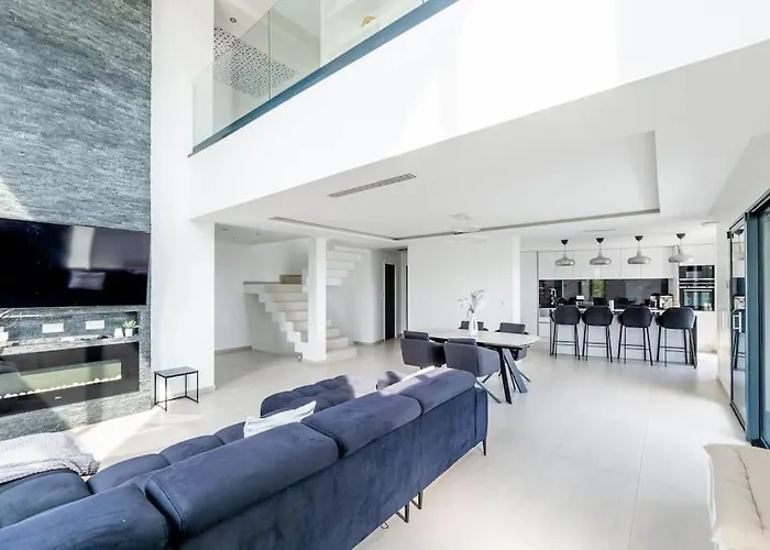 Luxe Piscine Vue غريناي